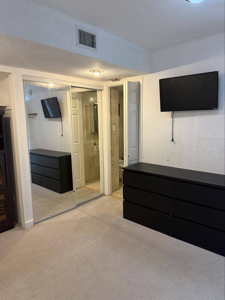 Looking for a roommate