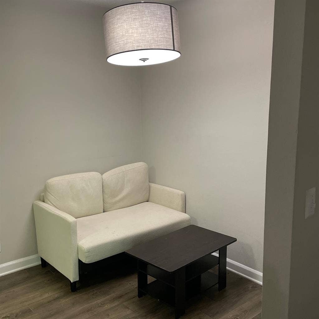 Looking for roommate
