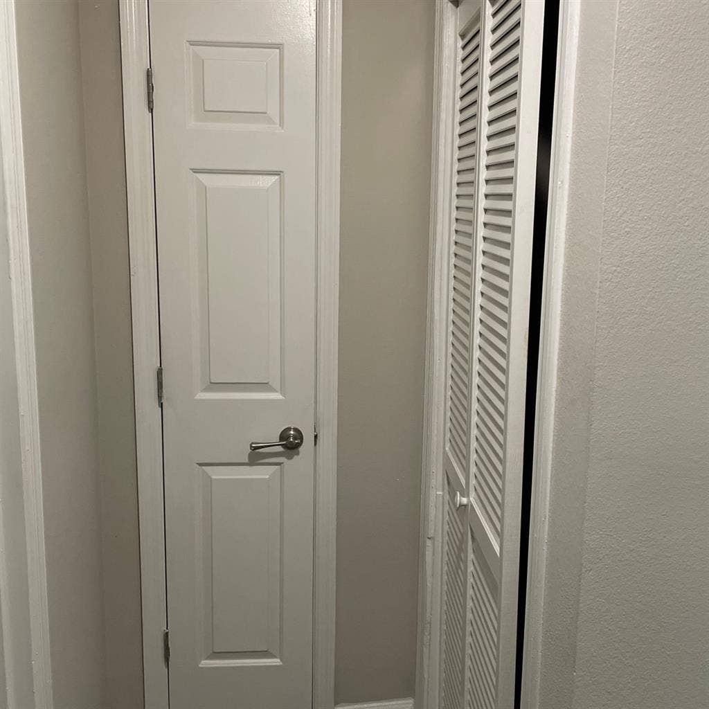 Looking for roommate