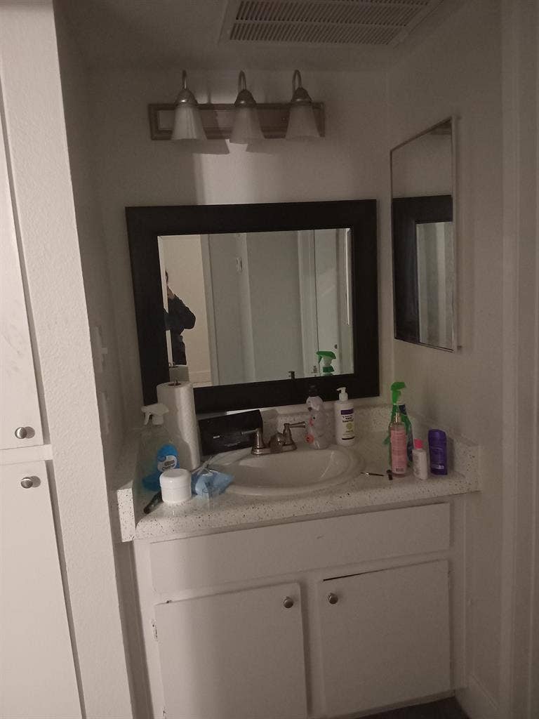 Room foor rent in East Mesa