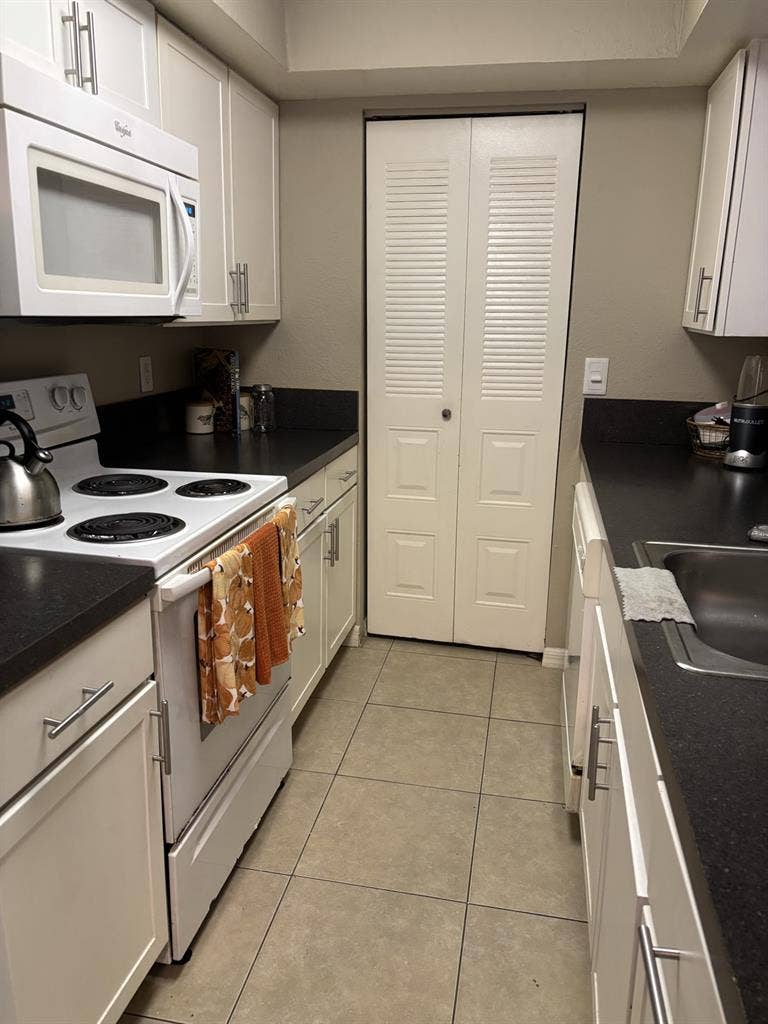 Seeking Easygoing Female Roomate
