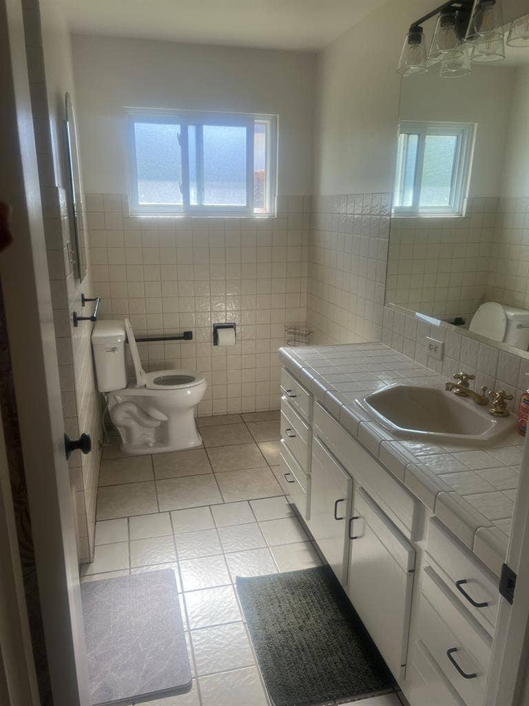 Room for rent/ Cuarto de renta