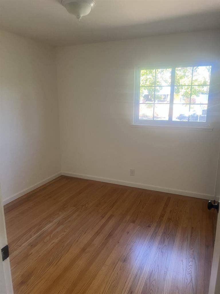 Room for rent/ Cuarto de renta