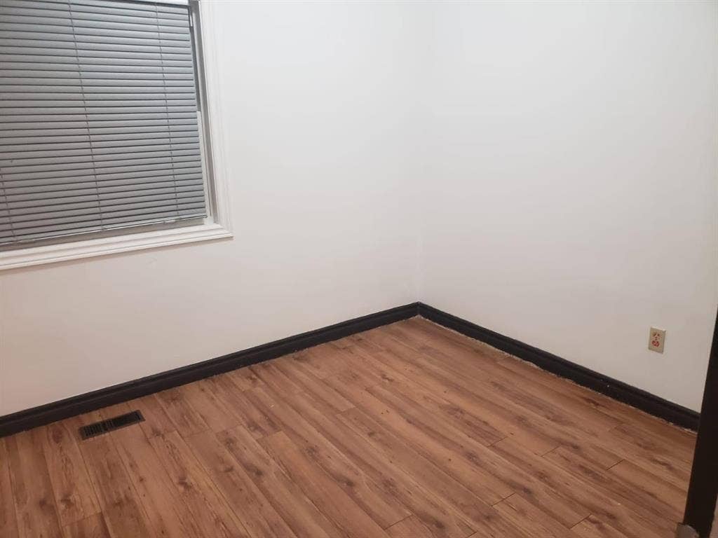 1 Bedroom in 3 Bedroom House