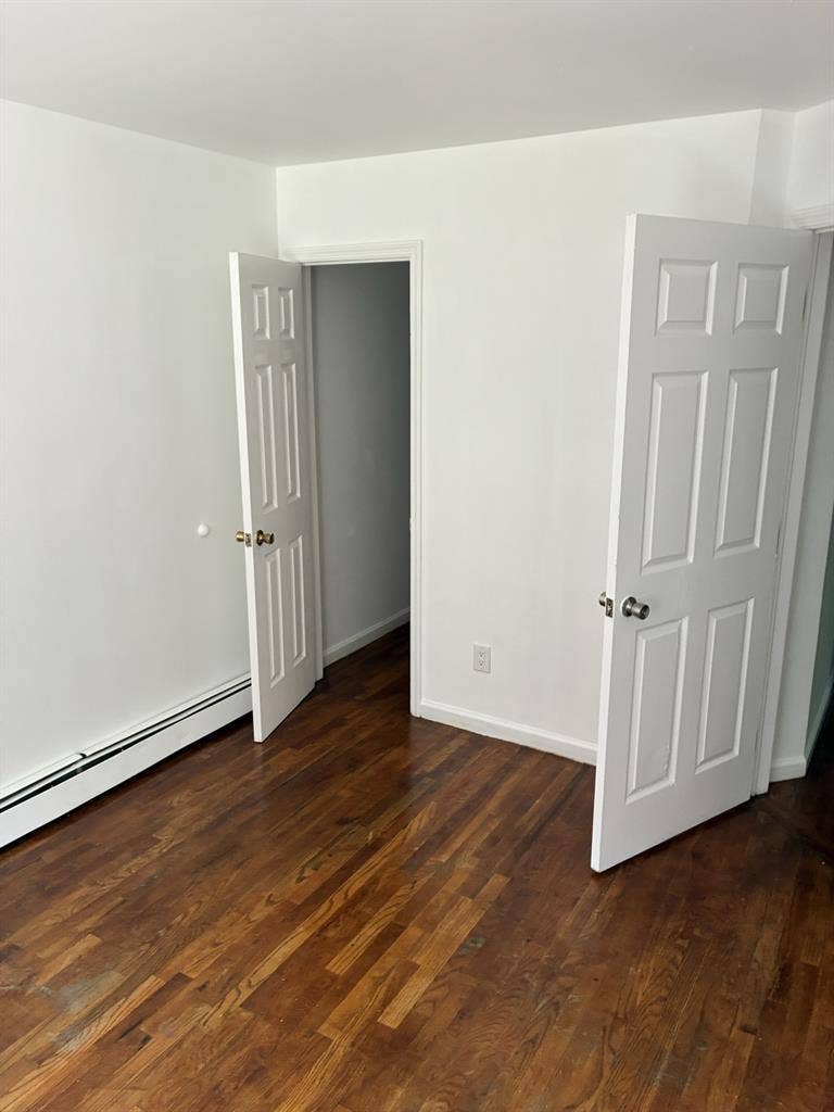 Private room and bath: Far Rockaway