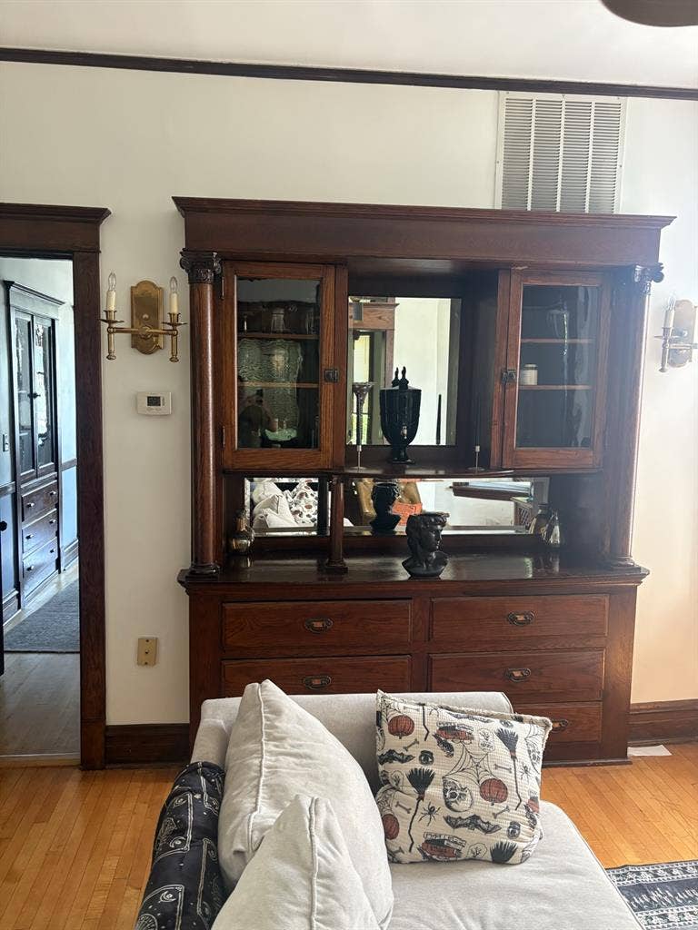 Logan square 3 bed 1 bath 733$