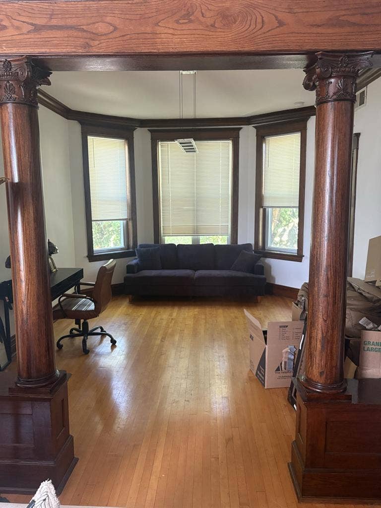 Logan square 3 bed 1 bath 733$