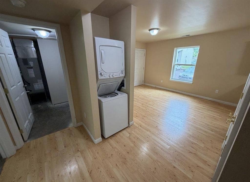 1 room available in a 2 bedroomm