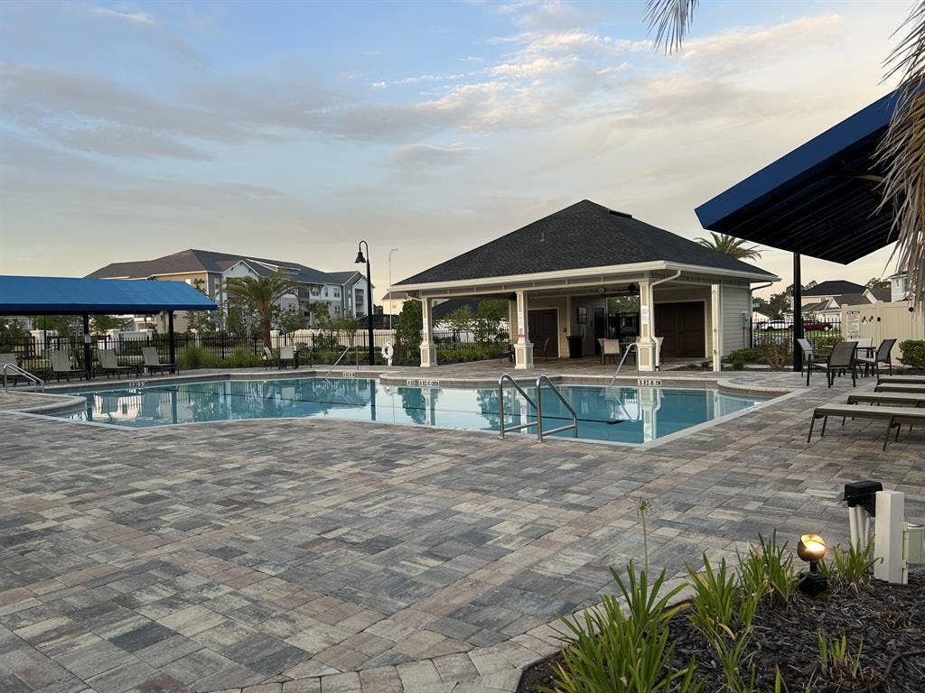 Private bed/bath in gated community