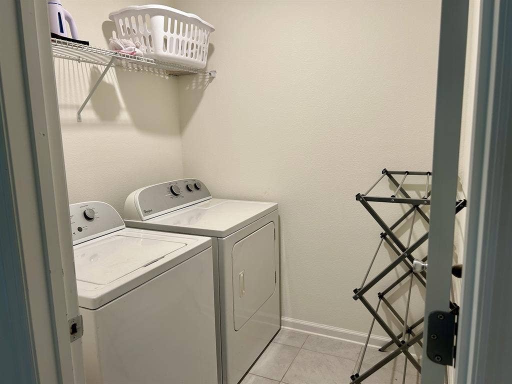 Private bed/bath in gated community