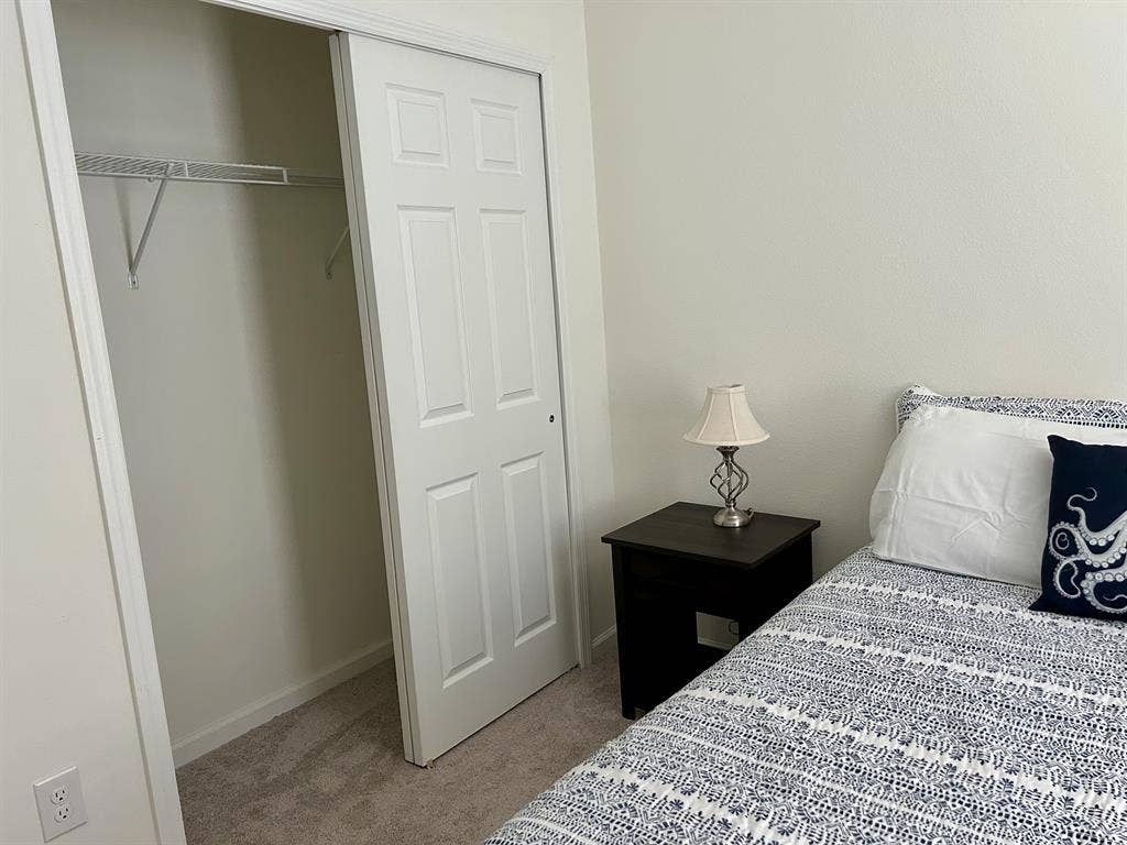 Private bed/bath in gated community
