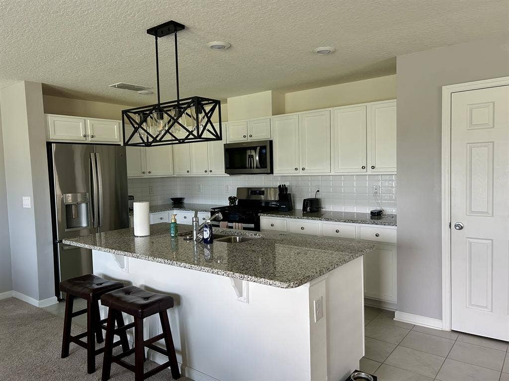 Private bed/bath in gated community