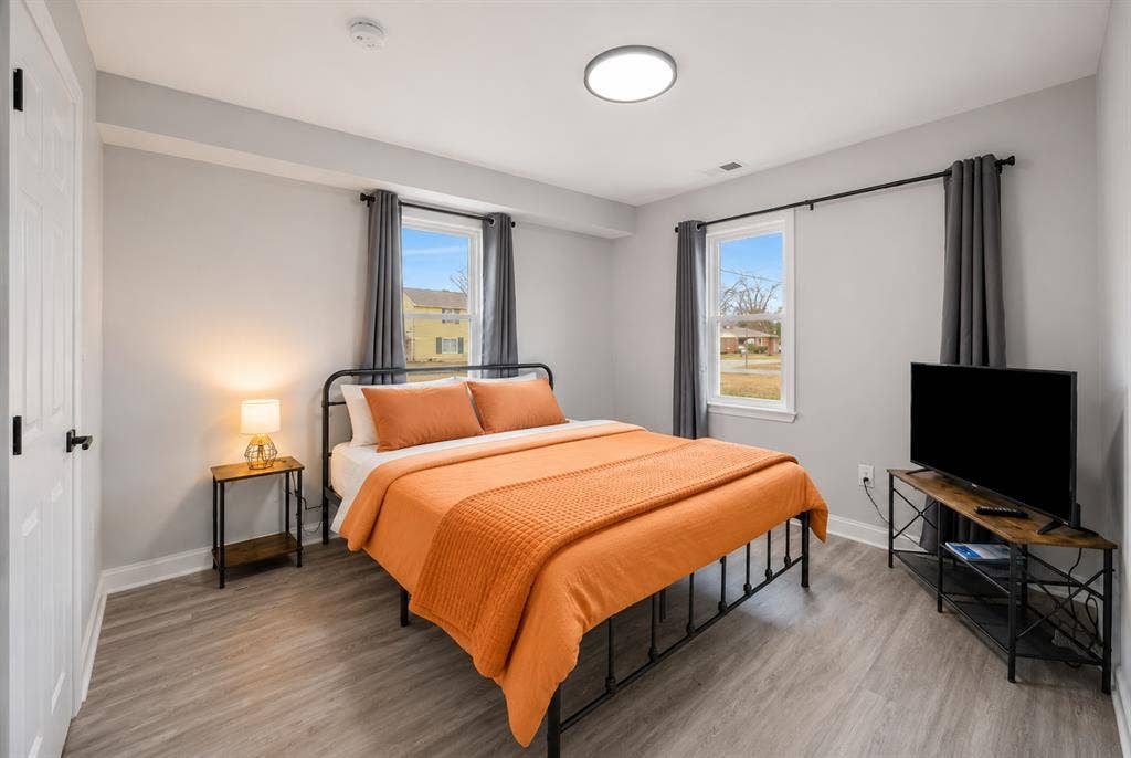 Sunset Orange Room for you!