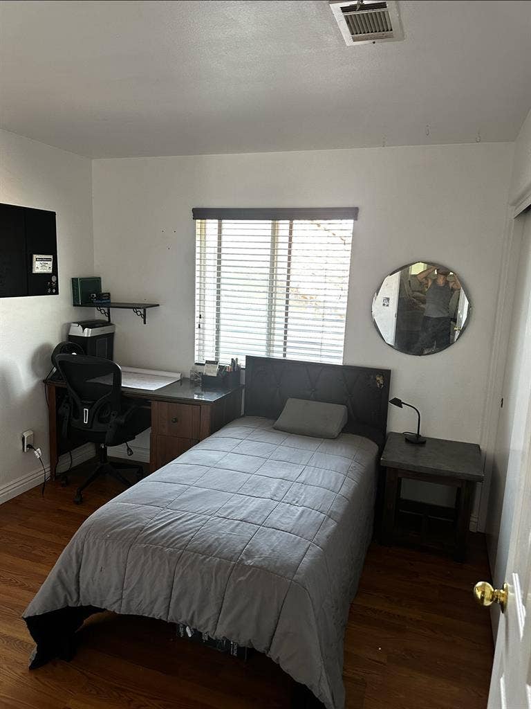 Private Bedroom Available 800m0nth