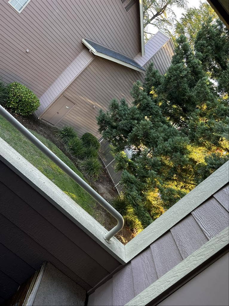 Room Available In Nice Complex