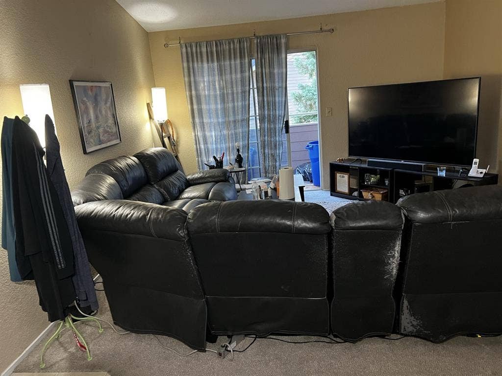 Room Available In Nice Complex
