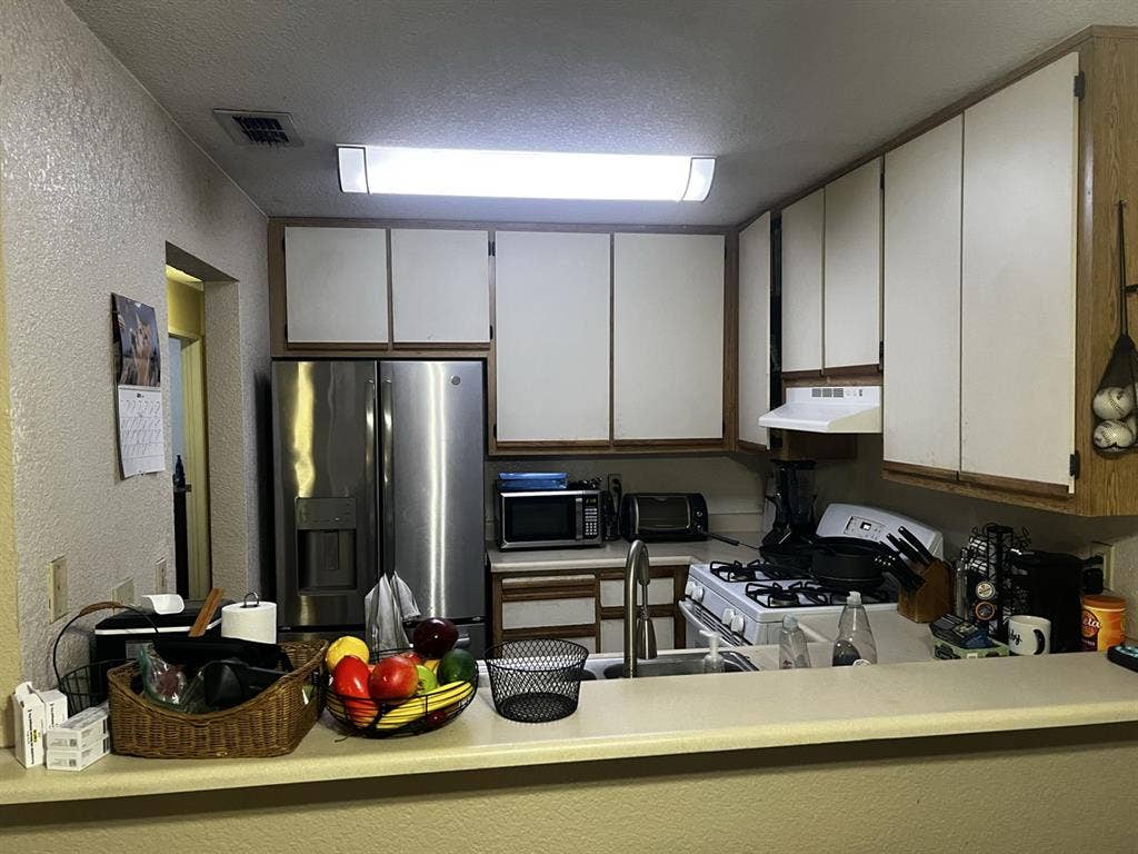 Room Available In Nice Complex