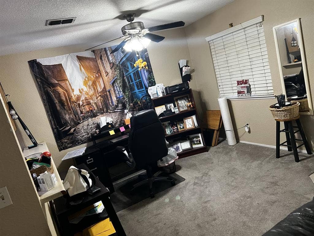 Room Available In Nice Complex