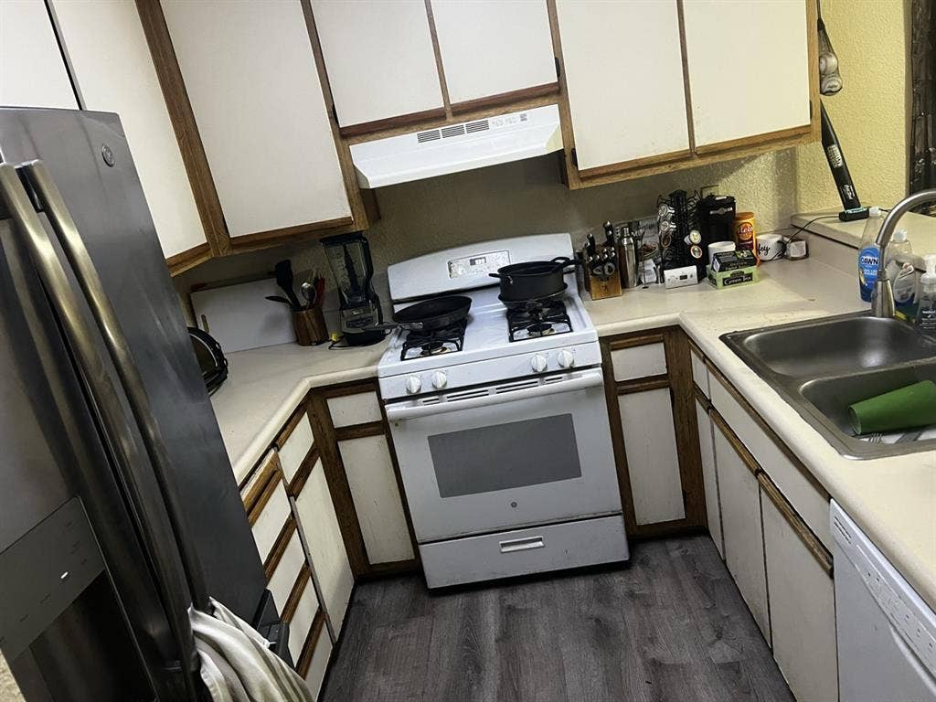 Room Available In Nice Complex
