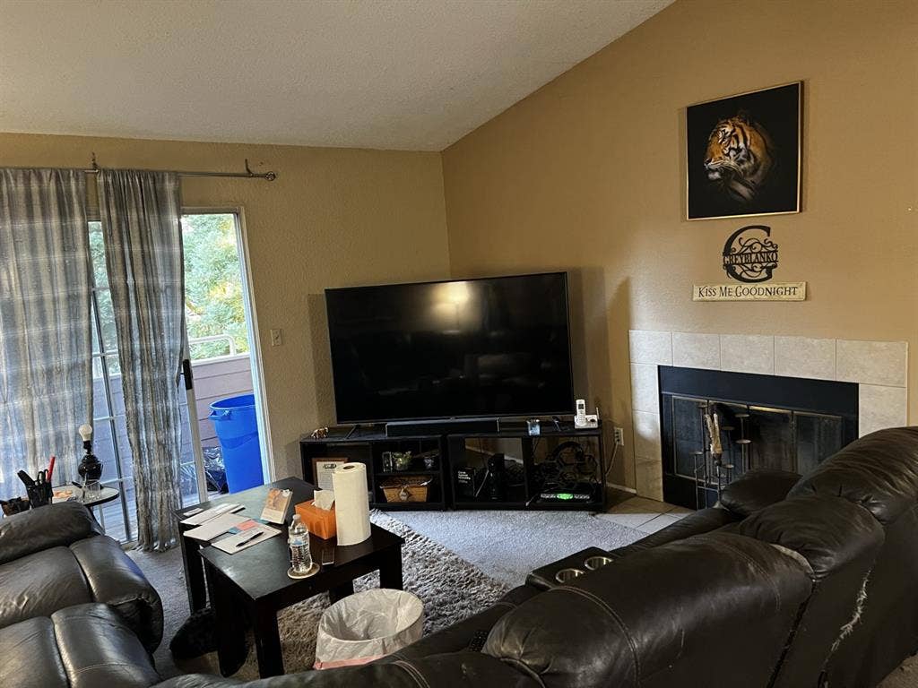 Room Available In Nice Complex