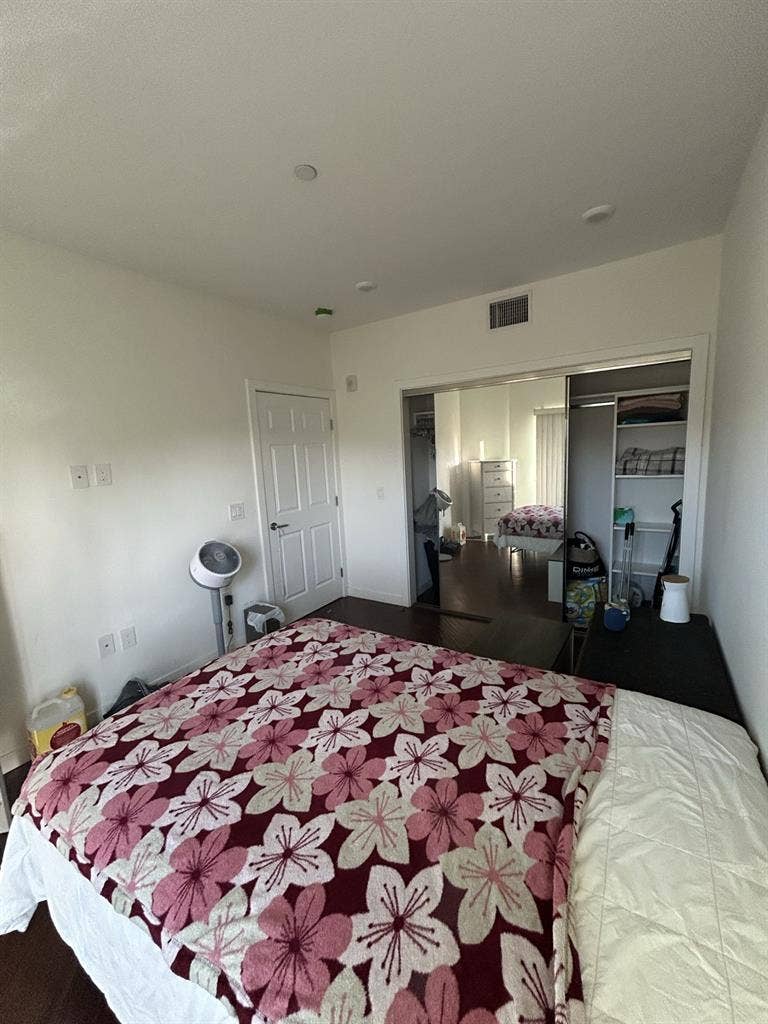 $1400 Hollywood Home