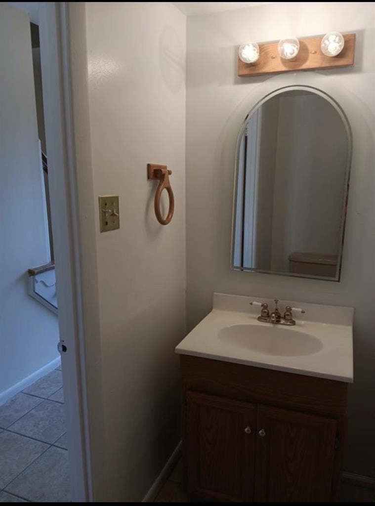 BASEMENT APARTMENT FOR RENT!