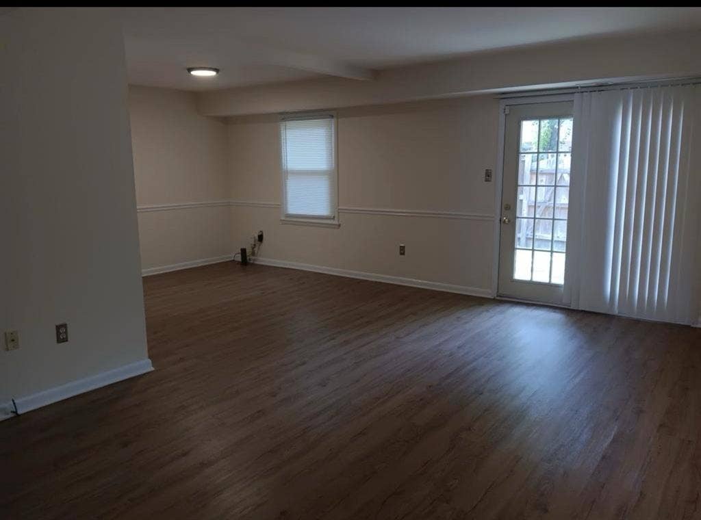 BASEMENT APARTMENT FOR RENT!