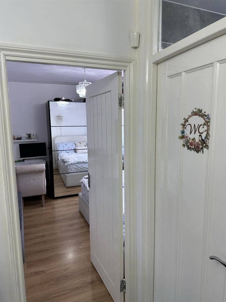 double bedroom to let in Stratford