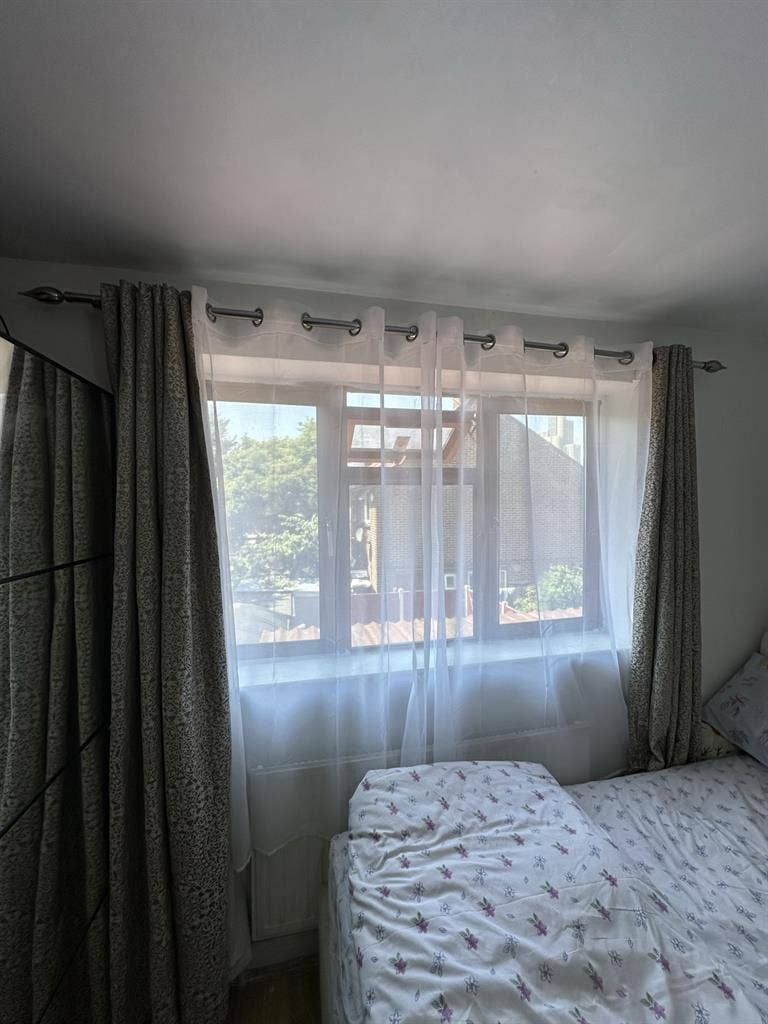 double bedroom to let in Stratford
