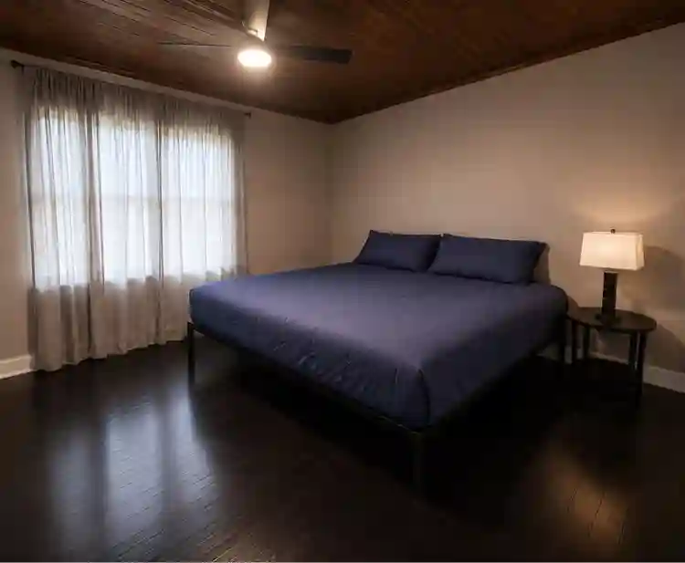 Male Private Room • Walk to KC