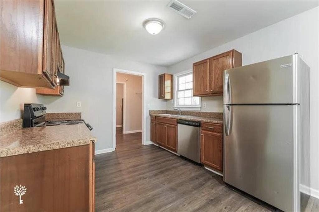 4-bedroom/1.5-bath in a quiet area