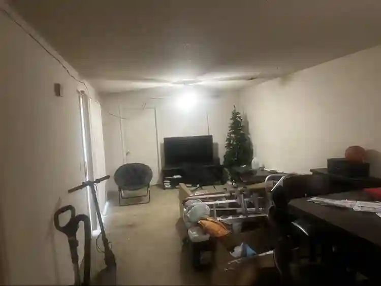Looking for roommate