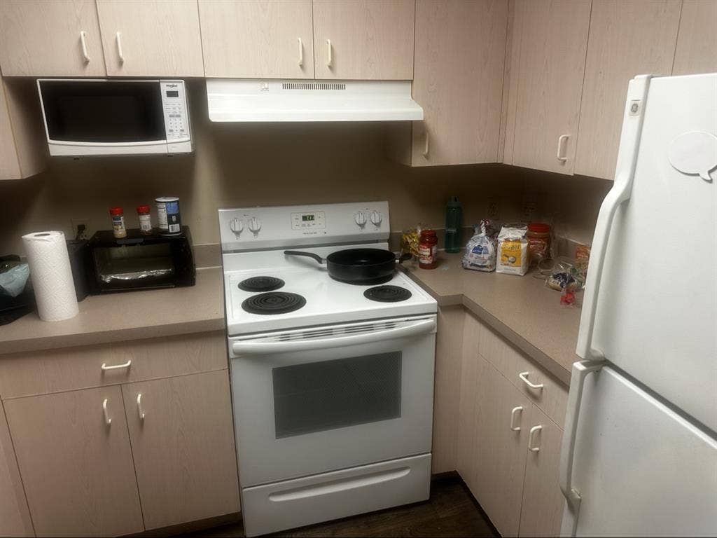 Looking for roommate