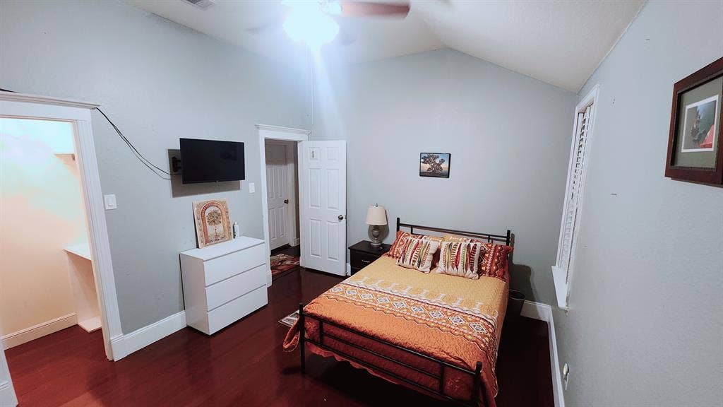 Private Bedroom for Rent –2,700sqft