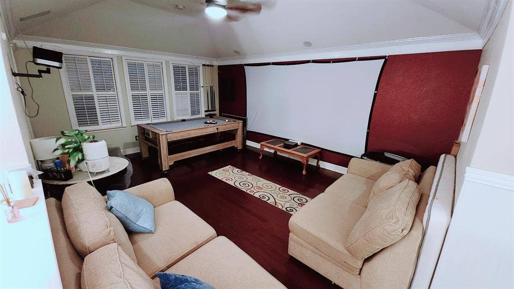 Private Bedroom for Rent –2,700sqft