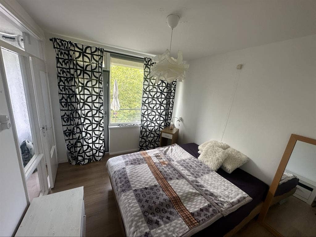 Quiet room for rent, €600