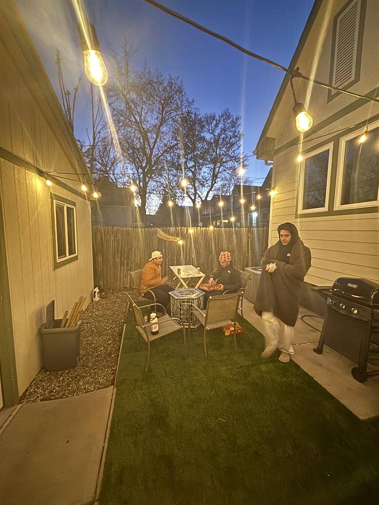 Friends -Two Rooms Available Sep 1