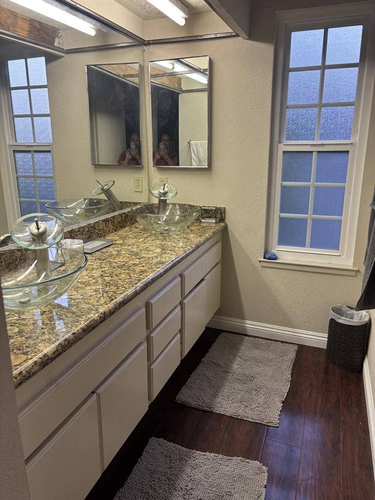 Master Bedroom w/ Private Bathroom