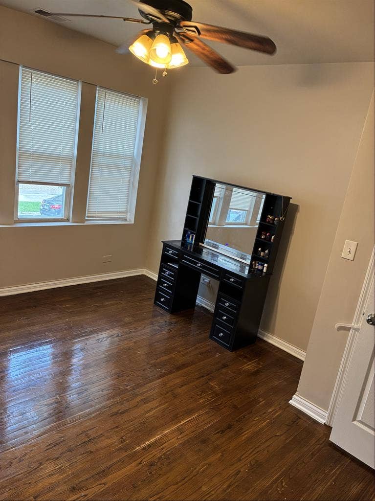 Looking for a roomate