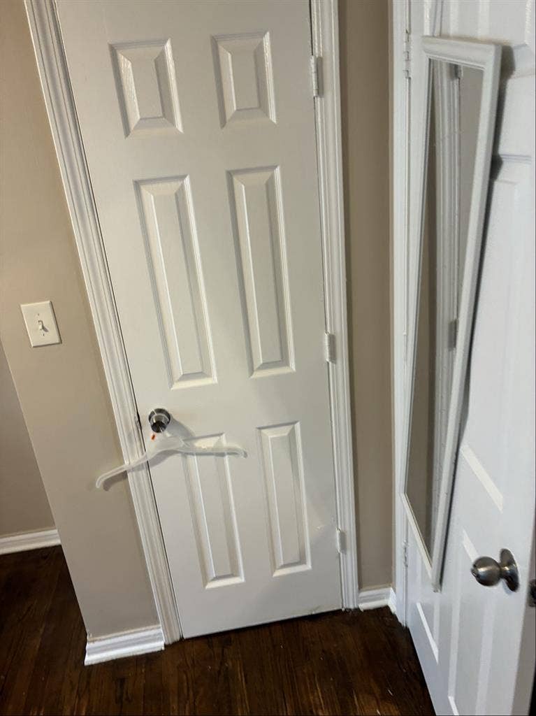 Looking for a roomate