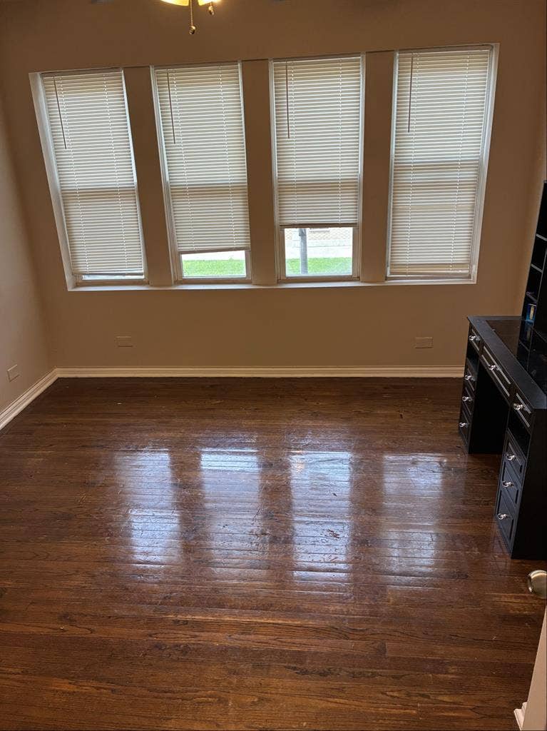 Looking for a roomate