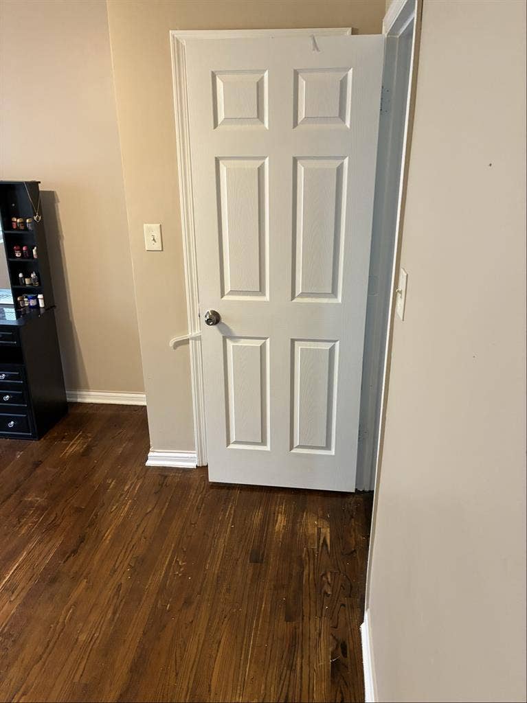 Looking for a roomate