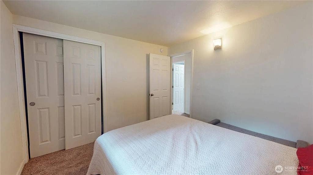 Two Female or LBGTQ+ Male Roommates
