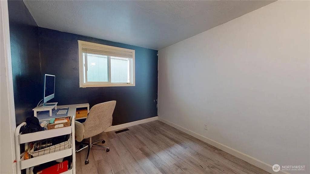 Two Female or LBGTQ+ Male Roommates