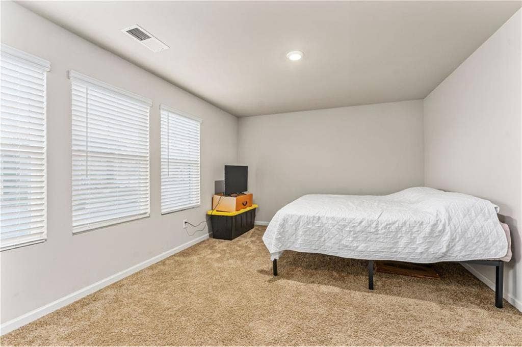 FURNISHED ROOM FOR RENT