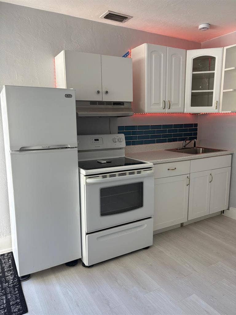 Private Furnished Efficiency