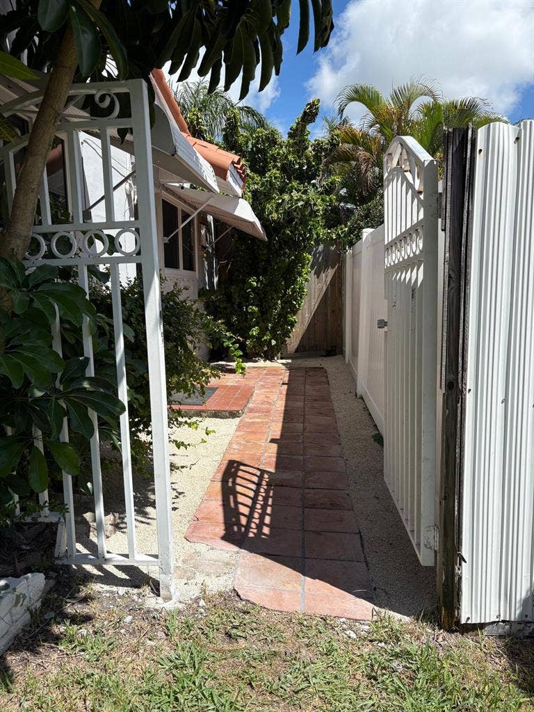 Private Furnished Efficiency