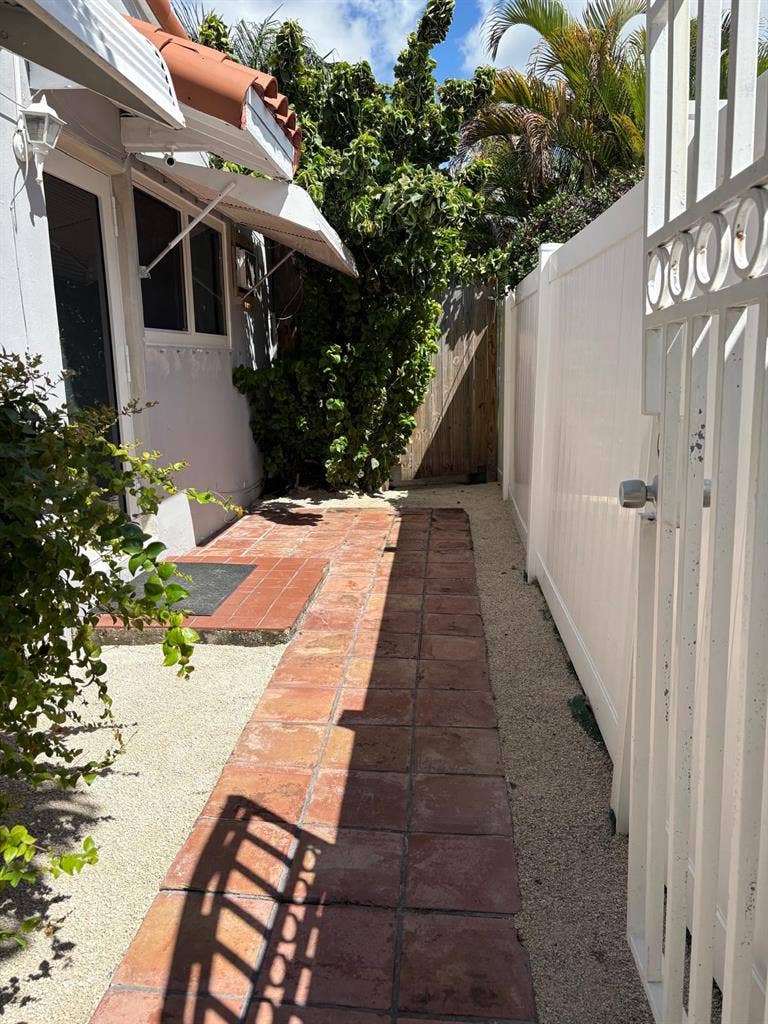 Private Furnished Efficiency