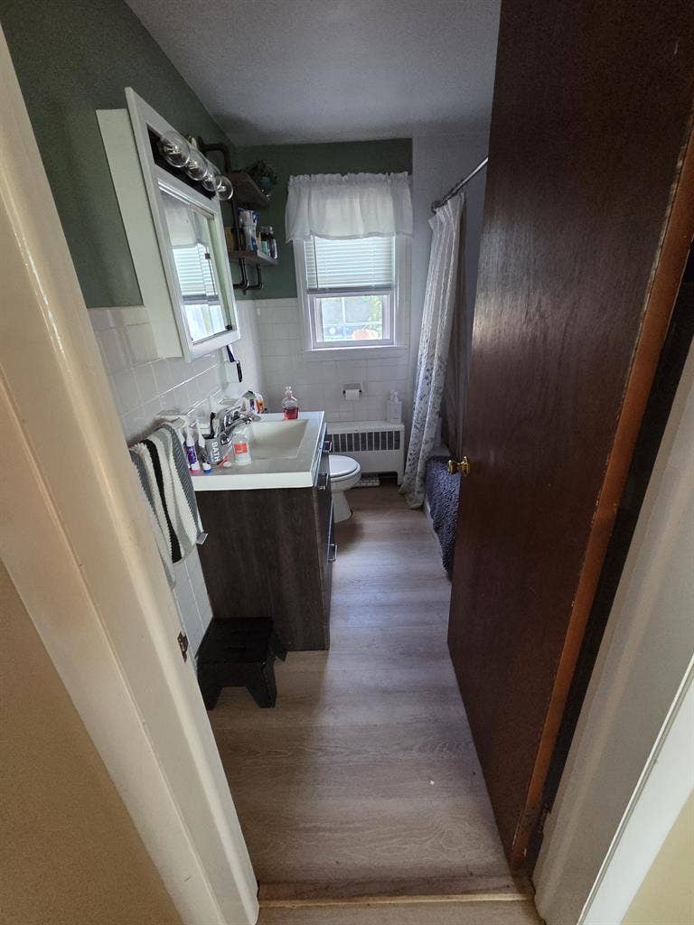 Single dad Looking for a roommate.