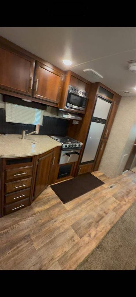 Fully furnish 2 bed 1 bath with TV